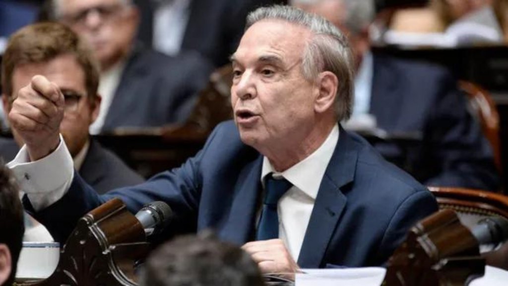 Miguel Ángel Pichetto: "Hay que cortar las moratorias, los planeros y los intermediarios".