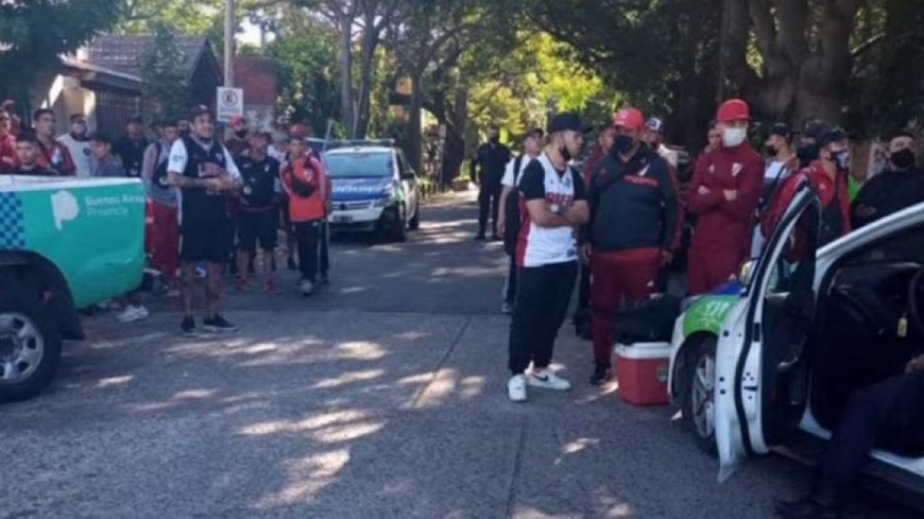 Cómo fue el procedimiento en el que se detuvo a 33 hinchas de River antes de su partido contra Laferrere por Copa Argentina