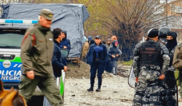 Habló la oficial que detuvo la toma de tierras en El Bolsón: “La necesidad de tierras está, pero no es la manera”
