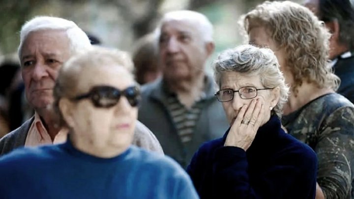 El drama de los jubilados: &quot;Un solo remedio de mi marido sale 20 mil pesos y él tiene nueve&quot;
