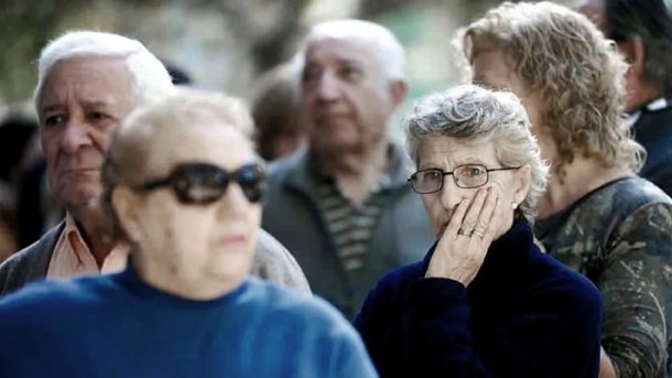El drama de los jubilados: "Un solo remedio de mi marido sale 20 mil pesos y él tiene nueve"