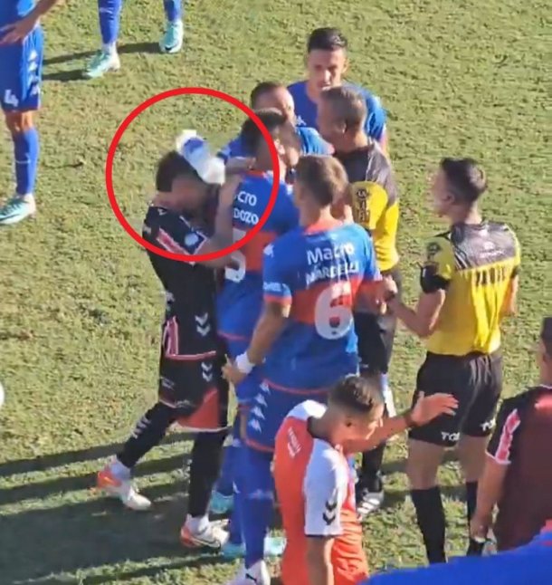 Aníbal Biggeri: "Fernando Brandan quiere correr al jugador de Tigre para que no le pegue la botella y le pega a él en el ojo"