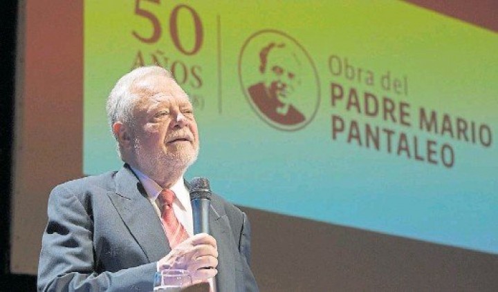 Carlos Garavelli, presidente de la obra del Padre Mario, contó la historia del sacerdote sanador