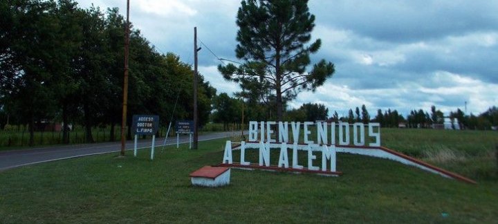 No les llega las figuritas del Mundial a su pueblo y los chicos las dibujan