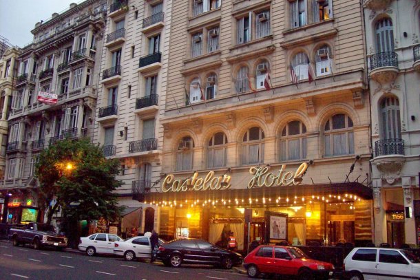 ¿Lo demuelen? La situación del mítico Hotel Castelar que cerró en pandemia