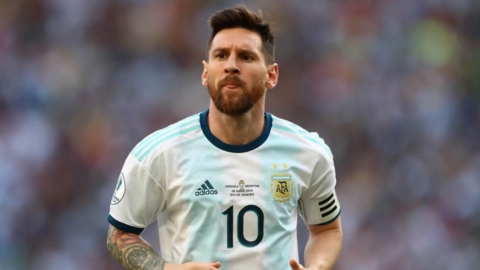 Chilavert: "Maradona no ganó ni el 1% de todo lo que ganó Messi"