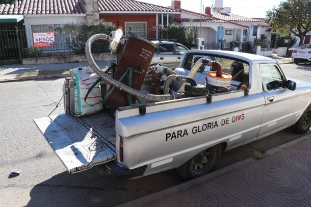 Es ingeniero electromecánico e hizo que su auto funcione a basura