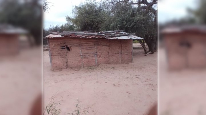 Alumnos wichí de Formosa estudian en una escuela sin piso, ventanas, ni calefacción