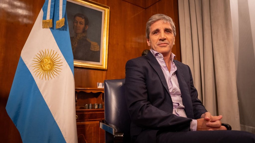 Luis Caputo: "Esto no es un tema de jubilados, es un tema político donde ellos quieren voltear al Gobierno"