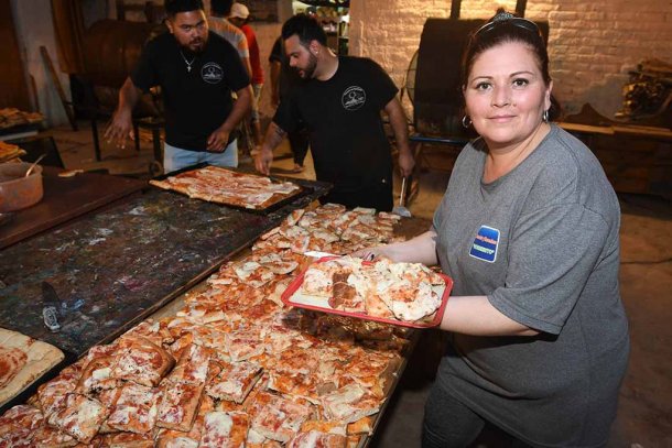 Ayudar y romper récords: el comedor que hizo la torta más grande de Argentina