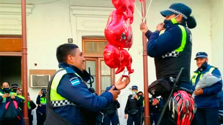 Tucumán: un policía le pidió matrimonio a su pareja frente a todos sus compañeros