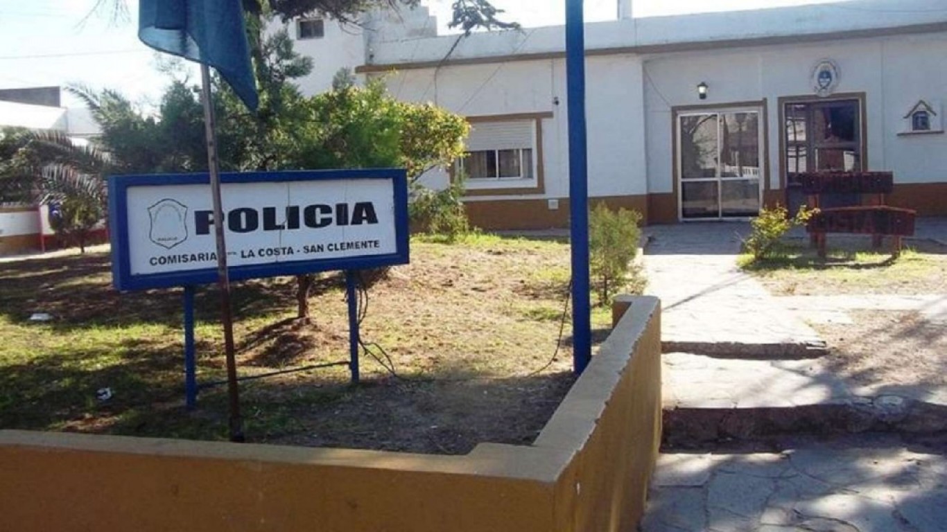 Nueve policías detenidos por el homicidio de un hombre en la Comisaría de San Clemente