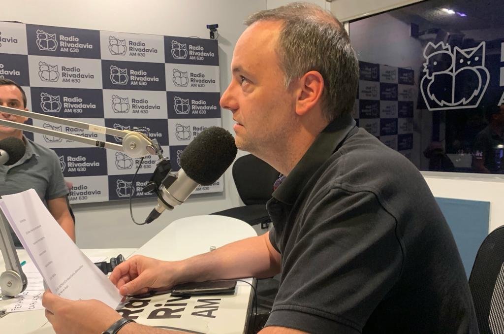 Editorial de Manuel Adorni: "Las escuelas no son únicamente de ustedes, son de todos los porteños"