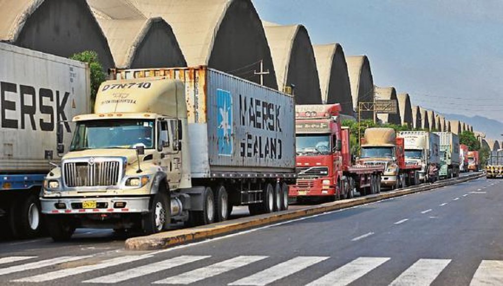 Comenzó el paro de transportistas: denuncian un “mercado negro” del gasoil