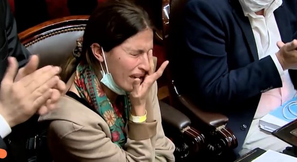 Una diputada fue a la sesión a pesar de la muerte de su bebe: "Sólo cumplí con mi deber, fue movilizante"
