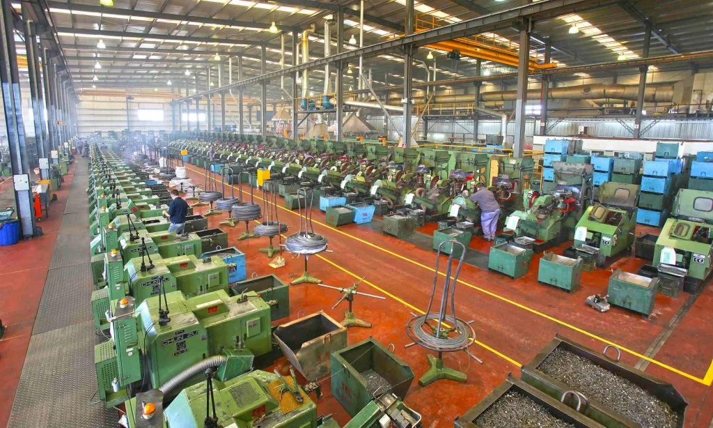 Tuvo que dejar de producir tornillos por problemas de abastecimiento de alambre