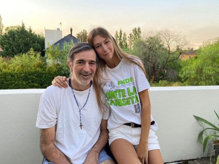 Luz, hija de Esteban Bullrich se recibió de maestra y conmovió al hablar de su vocación y de la lucha de su padre