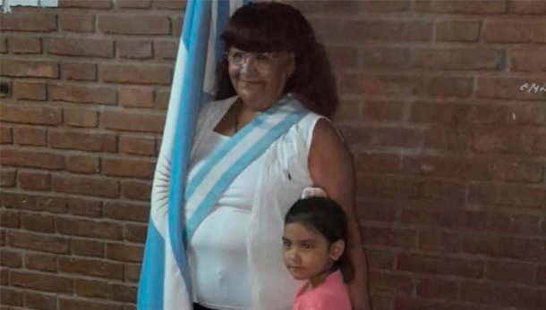 La dura historia de vida de Marité De Márquez, la abanderada de 68 años que está muy cerca de cumplir el sueño de terminar la secundaria