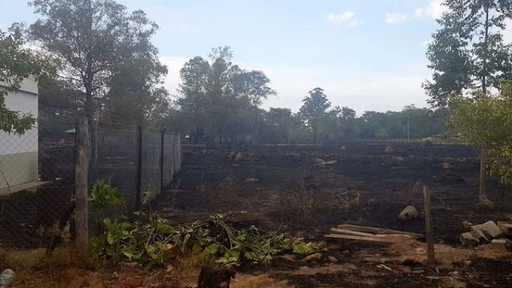 La increíble lucha de un maestro contra el fuego en Corrientes: “Estuvo a dos metros de quemar la escuela”
