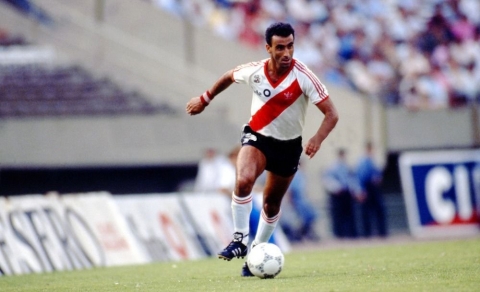 Alzamendi: "Yo recuerdo un sólo equipo de River que haya ganado lo que ganamos nosotros"