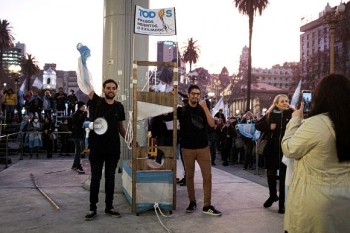 &quot;Revolución federal&quot;: De qué se trata el grupo de ultraderecha liberal que propone &quot;cárcel o bala&quot; para los kirchneristas