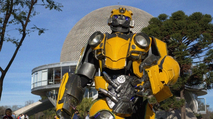 La historia solidaria detrás del Bumblebee que recorre los barrios del conurbano