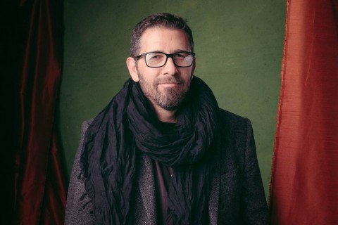 Sebastián Krys: el productor argentino que servía café y ya ganó 17 Grammy