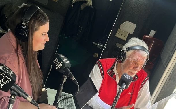 La visita de Raúl Lavié al stand de Rivadavia: anécdotas, sus inicios y canto a capela