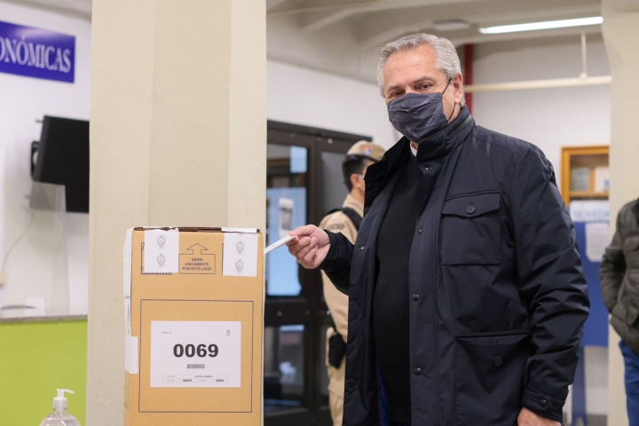 Votó el presidente Alberto Fernández: “Celebro que lo hagamos con tranquilidad, paz y orden”