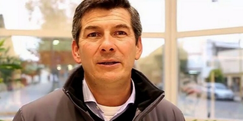 “Por cada litro que producimos perdemos 4 o 5 pesos y así terminaremos todos fundidos”, advierte Manuel Ron, productor de bioetanol"