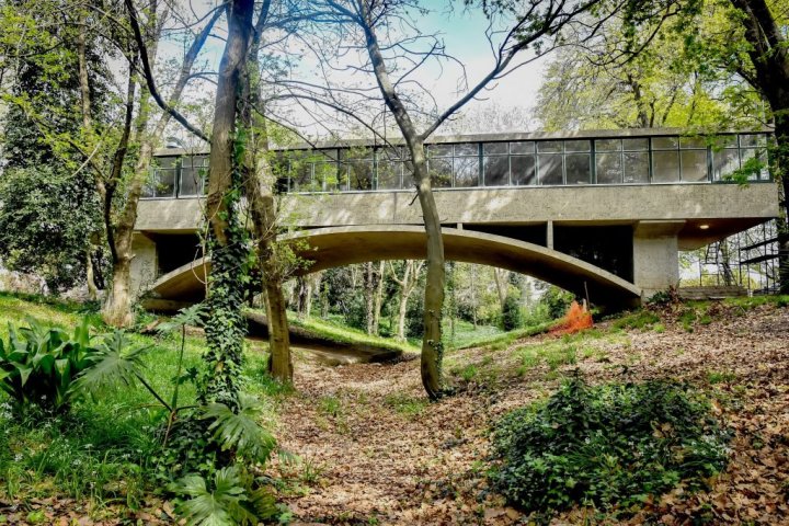 Magali Marazzo: &quot;La Casa sobre el arroyo es una de las más importantes del movimiento moderno&quot;