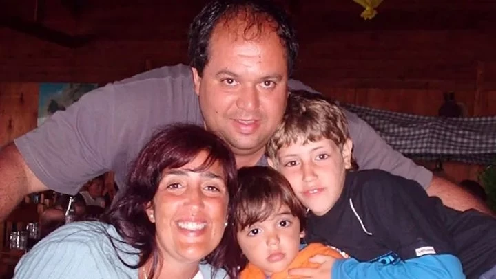 El abuelo los quiso presentar pero se conocieron 13 años después por internet
