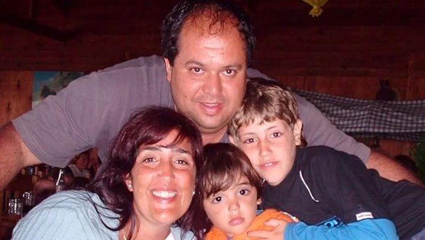 El abuelo los quiso presentar pero se conocieron 13 años después por internet