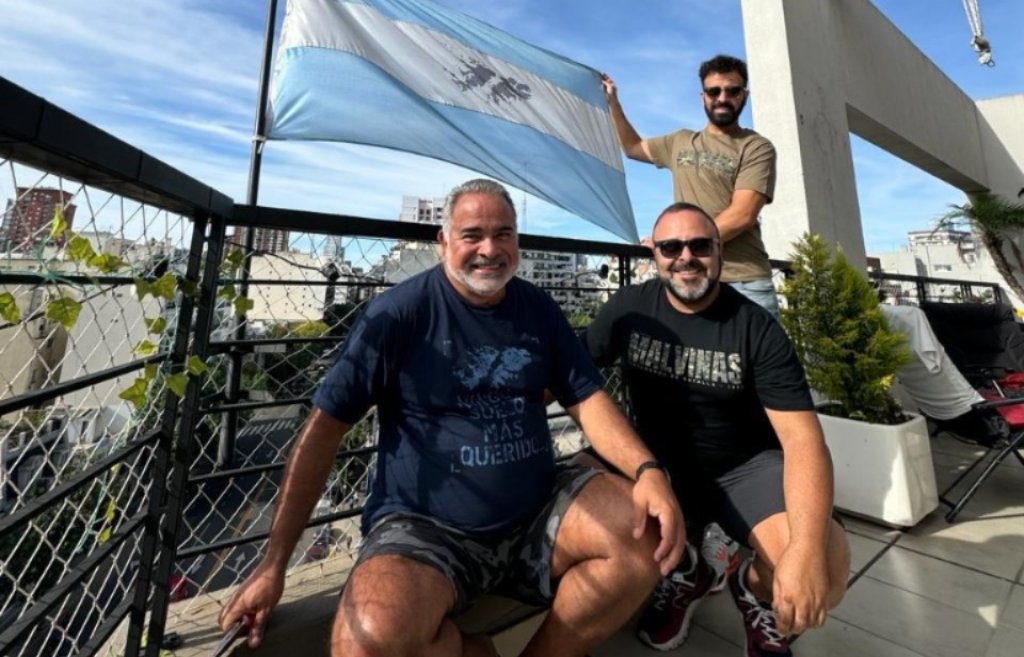 Exequiel Leiva: "Es muy duro llegar a las Islas Malvinas y que el sello diga 'Falklands'"