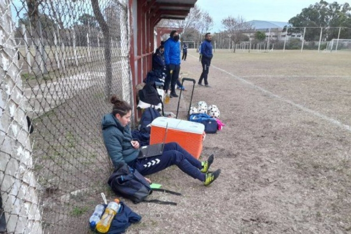 Una jugadora de Quilmes rindió un examen durante un partido