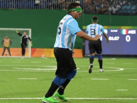 La superadora historia de Maxi Espinillo: "Vendía golosinas en los colectivos"