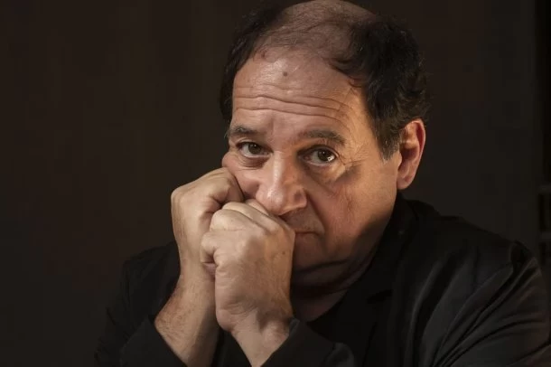 Julio Chávez: "Si yo actúo, mi pintor se está desarrollando; y si pinto, mi actor y escritor también"