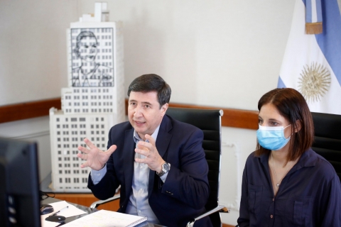 Arroyo: "Las políticas sociales amortiguaron la caída de los ingresos"