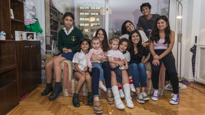 Los tuyos, los míos y los nuestros: adoptó a 7 chicos y ya es madre de 9