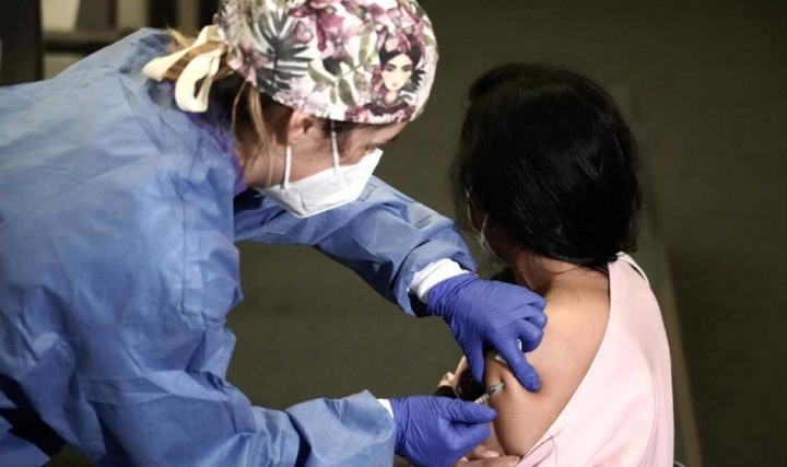 Coronavirus: comenzó la vacunación en adolescentes con factores de riesgo