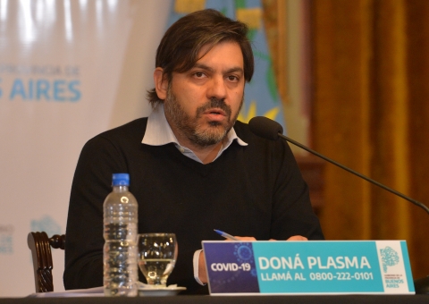 Carlos Bianco: "Ya tenemos señales de una posible saturación de camas en el sector privado"