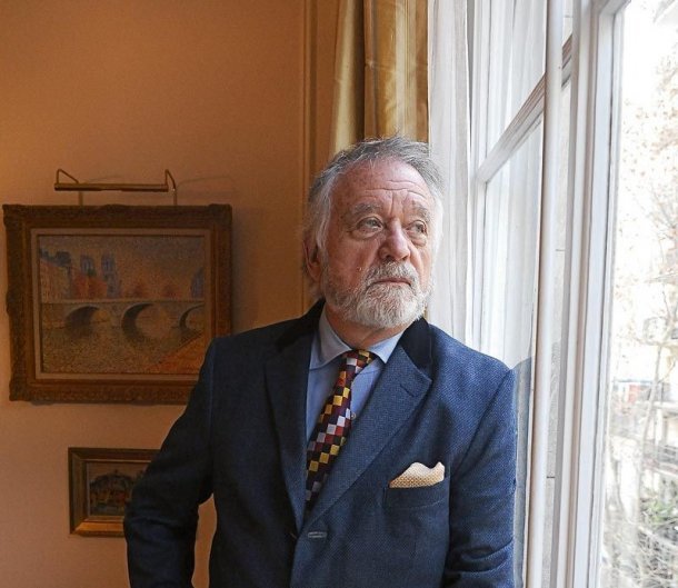 Roberto Devorik: "Carlos debió dejarle la corona a William porque tiene la mancha de haber destruído a Diana"