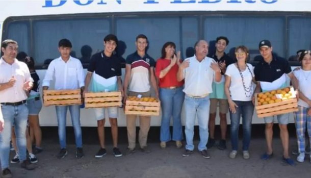 Adriana Percara: "La idea de ir con los chicos de sexto grado del Colegio Secundario Labougle a plantar árboles a Mercedes surge por los incendios"