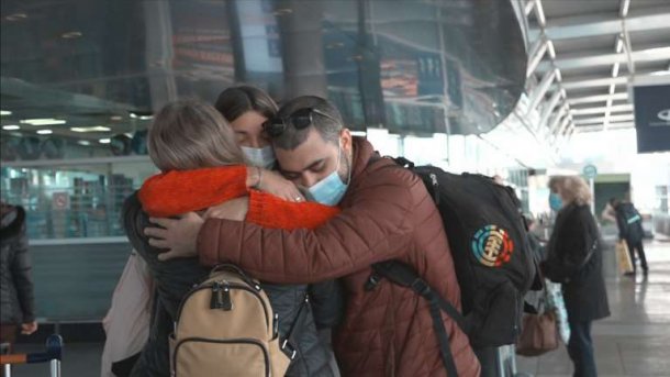 El drama de los jóvenes que emigran por la crisis: "En Argentina no se puede proyectar"