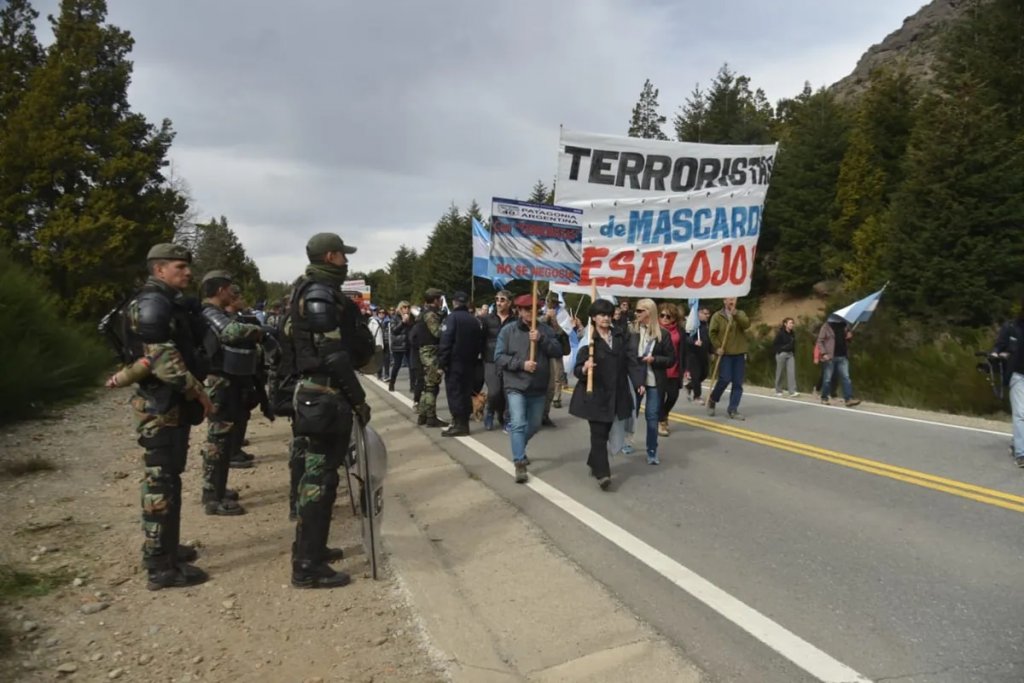 Mapuches usurparon su vivienda y denunció: &quot;Se disfrazan en un delito común pero su accionar es terrorista&quot;