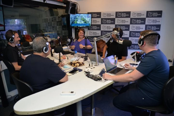 Volvé a escuchar el pase entre Marcelo Longobardi y Lucas Morando