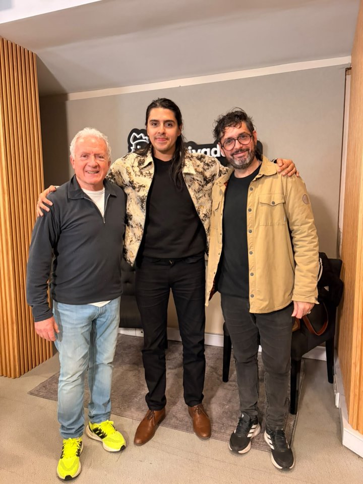 ¡Música en vivo con Homero Chiavarino y Santiago Torres!