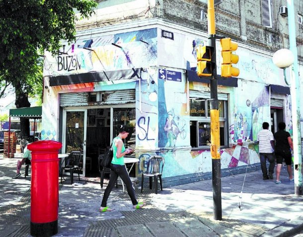 Felipe Lucero: "Estamos trabajando para rescatar el valor de la esquina de el bar "El Buzón" en Pompeya"