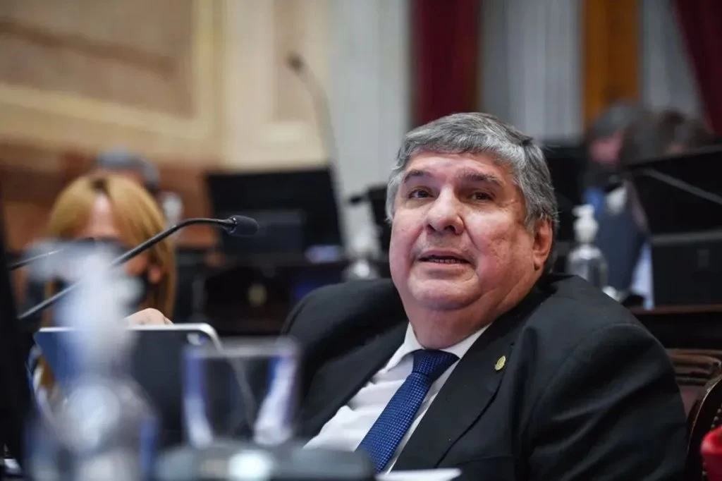 El senador José Mayans fue trasladado en un vuelo sanitario a Buenos Aires  y podría ser operado - Radio Rivadavia AM630