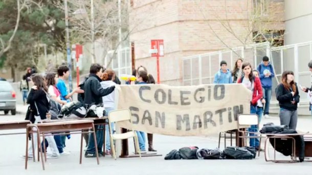 Martín Cabrera, padre de una chica que sufre bullying en la escuela normal de San Martin, Neuquén: “El director fue a hablar con mi hija porque le molestó que haga público el caso, no por el maltrato”